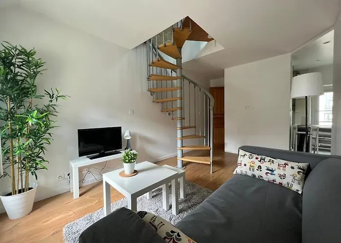 Au Coeur Du Bourg - La Celle St Cloud.